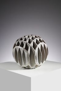 TASCA ALESSIO (1929 - 2020) : Sfera traforata a estrusione per manifattura di Nove  - Asta Asta 451 | DESIGN E ARTI DECORATIVE DEL NOVECENTO - CERAMICHE e VETRI Online - Associazione Nazionale - Case d'Asta italiane