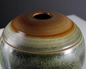 MANIFATTURA CERAMICA ARCORE : Vaso di forma sferica con coperchio  - Asta Asta 451 | DESIGN E ARTI DECORATIVE DEL NOVECENTO - CERAMICHE e VETRI Online - Associazione Nazionale - Case d'Asta italiane