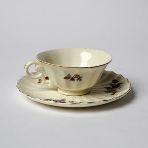 ANDLOVITZ GUIDO (1900 - 1971) : Parte di servizio da th forma Monza con decoro floreale unito a due tazzine e due piattini di altro servizio ma analogo decoro per Societ Ceramica Italiana Laveno, Lavenia  - Asta Asta 451 | DESIGN E ARTI DECORATIVE DEL NOVECENTO - CERAMICHE e VETRI Online - Associazione Nazionale - Case d'Asta italiane