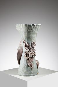 ISTLER CLARA - Vaso con applicazione di decorazioni floreali