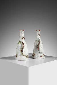 LUCERNI UGO (1900 - 1989) - Coppia di bottiglie con decorazioni di ippocampi e soggetti marini a rilievo