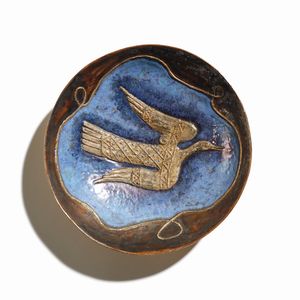 MELANDRI PIETRO  (1885 - 1976) - Piatto decorato a rilievo con colomba, Faenza