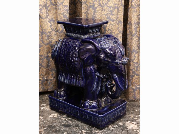 Tavolino in ceramica inventriata blu  - Asta La casa moderna  - Associazione Nazionale - Case d'Asta italiane