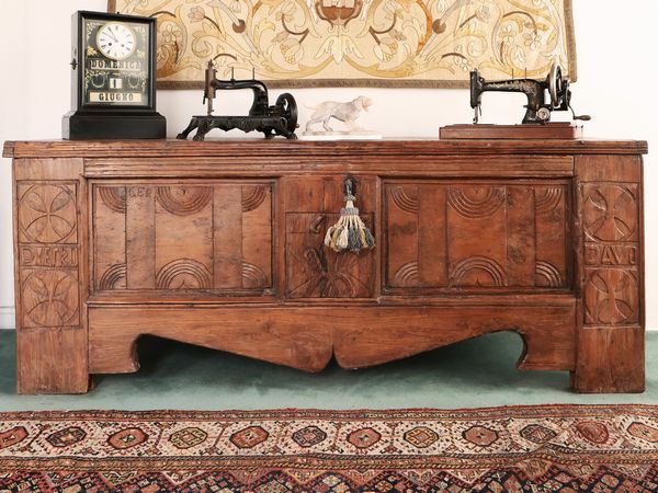 Cassapanca rustica in legno tenero  - Asta La casa moderna  - Associazione Nazionale - Case d'Asta italiane