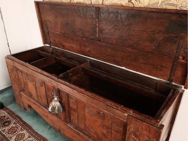Cassapanca rustica in legno tenero  - Asta La casa moderna  - Associazione Nazionale - Case d'Asta italiane