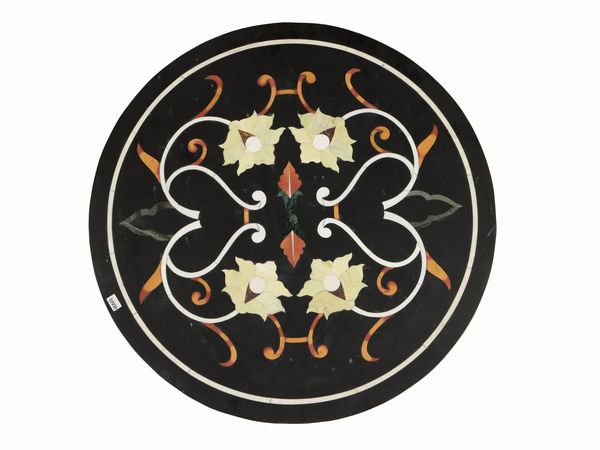 Piano circolare in commesso di marmi e pietre dure  - Asta La casa moderna  - Associazione Nazionale - Case d'Asta italiane