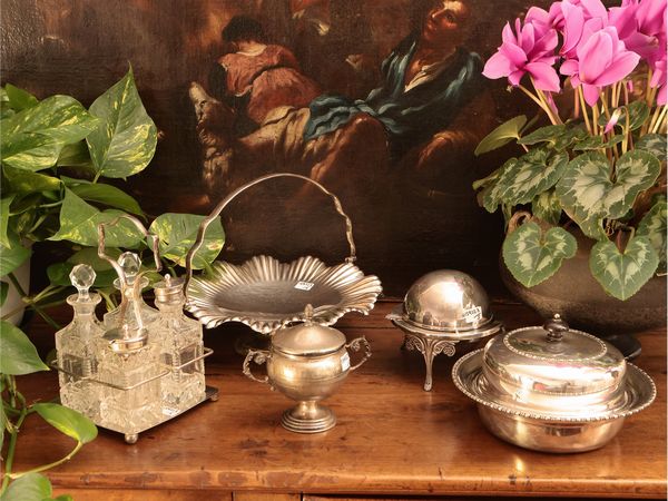 Lotto di accessori per la tavola in metallo argentato  - Asta La casa moderna  - Associazione Nazionale - Case d'Asta italiane