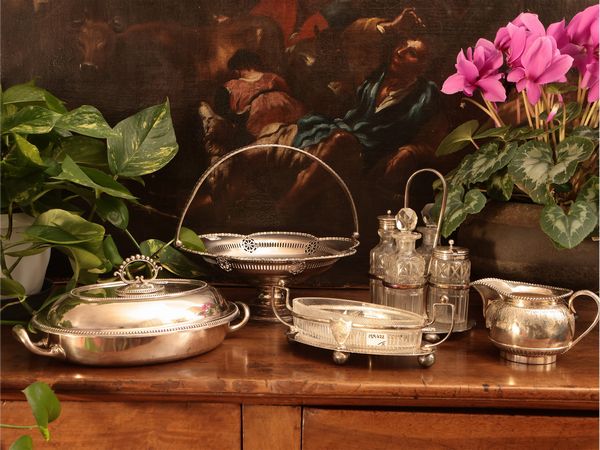 Lotto di accessori per la tavola in metallo argentato  - Asta La casa moderna  - Associazione Nazionale - Case d'Asta italiane