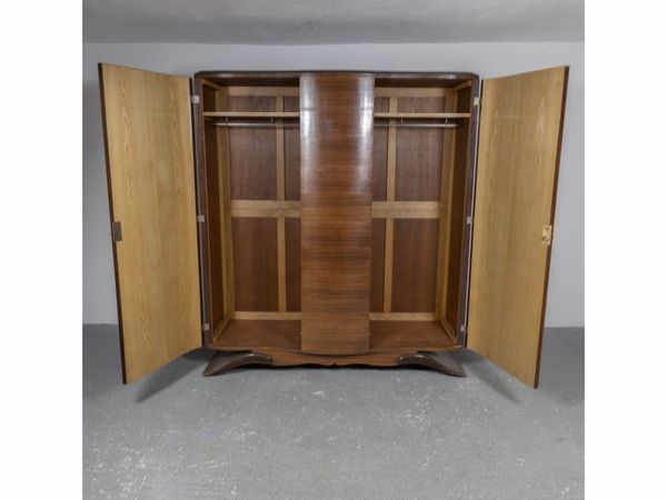 Armadio a due ante in noce  - Asta La casa moderna  - Associazione Nazionale - Case d'Asta italiane