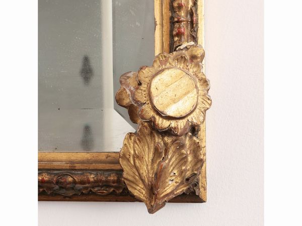 Piccola specchiera in legno intagliato e dorato  - Asta La casa moderna  - Associazione Nazionale - Case d'Asta italiane