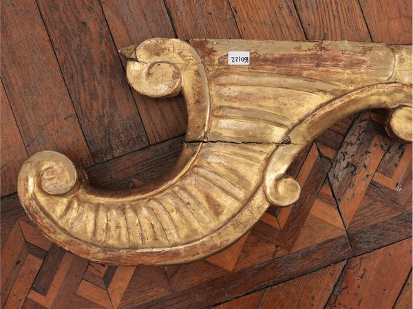 Fregio sovrapporta in legno intagliato e dorato  - Asta La casa moderna  - Associazione Nazionale - Case d'Asta italiane