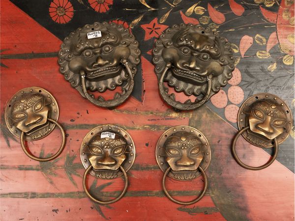 Sei maniglie orientali in bronzo  - Asta La casa moderna  - Associazione Nazionale - Case d'Asta italiane