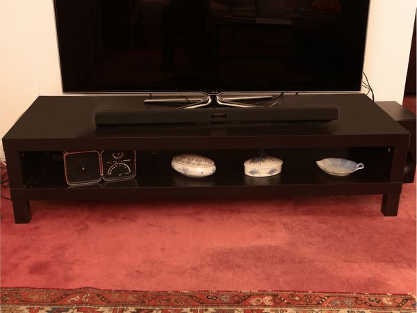 Tavolino basso di gusto moderno  - Asta La casa moderna  - Associazione Nazionale - Case d'Asta italiane