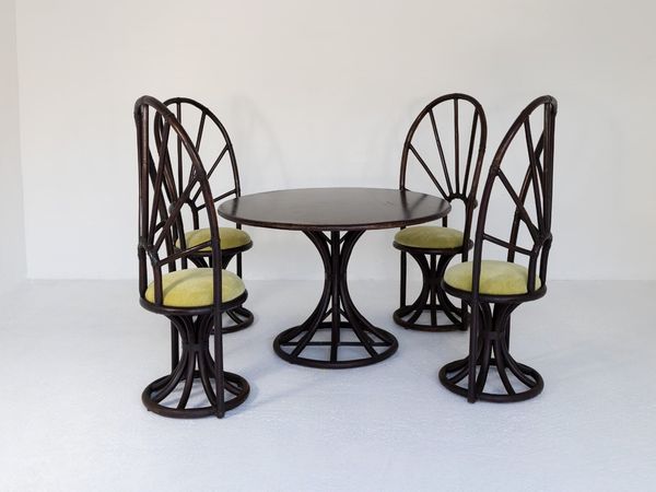 Tavolo rotondo e quattro sedie in bamb tinto  - Asta La casa moderna  - Associazione Nazionale - Case d'Asta italiane