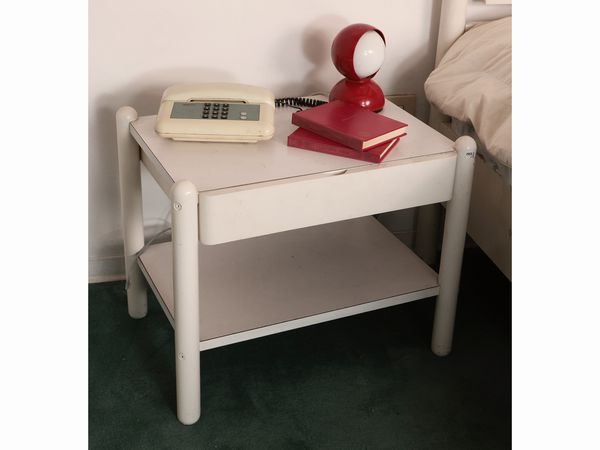 Coppia di comodini in legno laccato bianco, Poltronova  - Asta La casa moderna  - Associazione Nazionale - Case d'Asta italiane