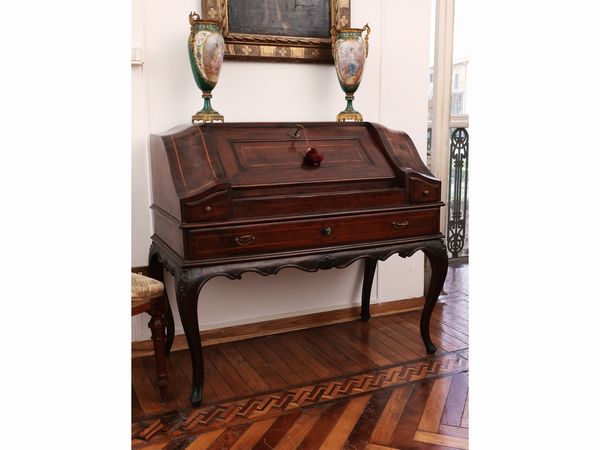 Scrittoio da centro a ribalta in noce  - Asta La casa moderna  - Associazione Nazionale - Case d'Asta italiane