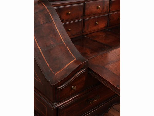 Scrittoio da centro a ribalta in noce  - Asta La casa moderna  - Associazione Nazionale - Case d'Asta italiane