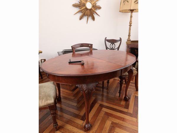 Tavolo da pranzo allungabile in noce  - Asta La casa moderna  - Associazione Nazionale - Case d'Asta italiane