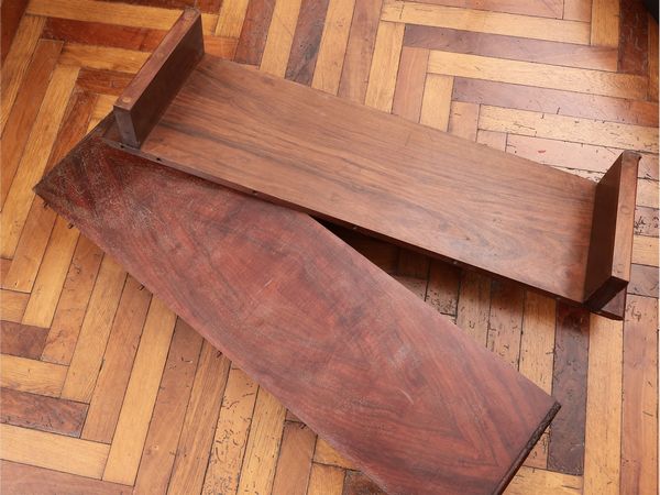 Tavolo da pranzo allungabile in noce  - Asta La casa moderna  - Associazione Nazionale - Case d'Asta italiane