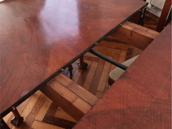 Tavolo da pranzo allungabile in noce  - Asta La casa moderna  - Associazione Nazionale - Case d'Asta italiane