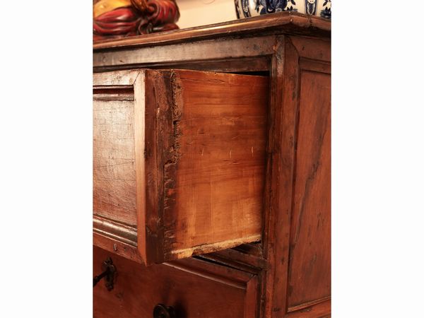 Piccolo cassettone in noce  - Asta La casa moderna  - Associazione Nazionale - Case d'Asta italiane