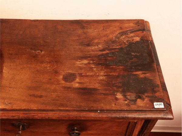 Piccolo cassettone in noce  - Asta La casa moderna  - Associazione Nazionale - Case d'Asta italiane