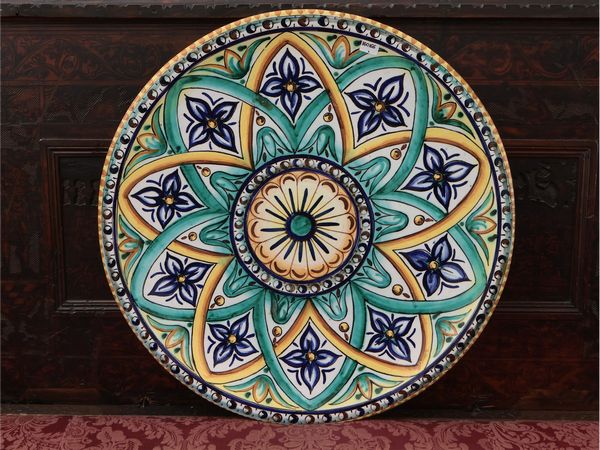 Piatto da parata in terracotta smaltata  - Asta La casa moderna  - Associazione Nazionale - Case d'Asta italiane