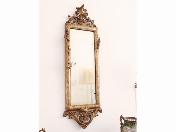 Piccola specchiera in legno intagliato e dorato  - Asta La casa moderna  - Associazione Nazionale - Case d'Asta italiane