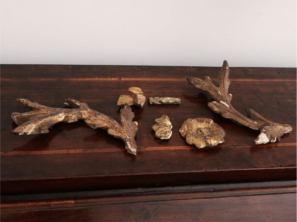 Piccola specchiera in legno intagliato e dorato  - Asta La casa moderna  - Associazione Nazionale - Case d'Asta italiane