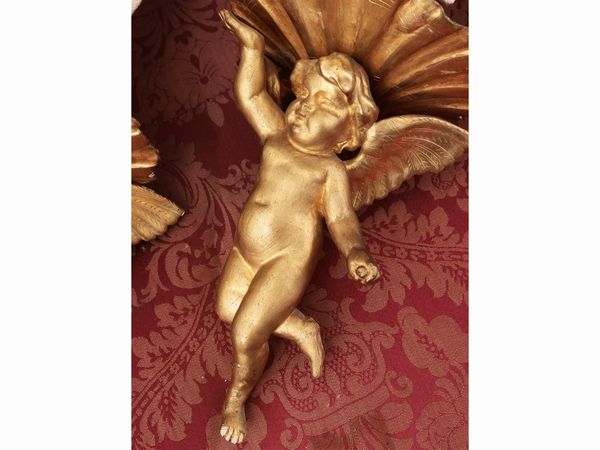 Coppia di piccole mensole in legno intagliato e dorato  - Asta La casa moderna  - Associazione Nazionale - Case d'Asta italiane