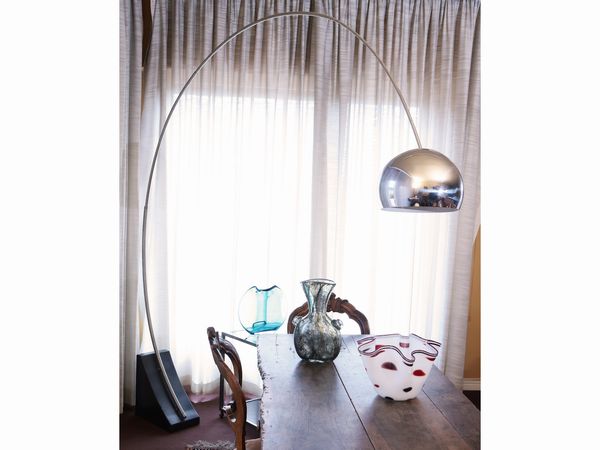 Piantana ad arco in metallo cromato  - Asta La casa moderna  - Associazione Nazionale - Case d'Asta italiane