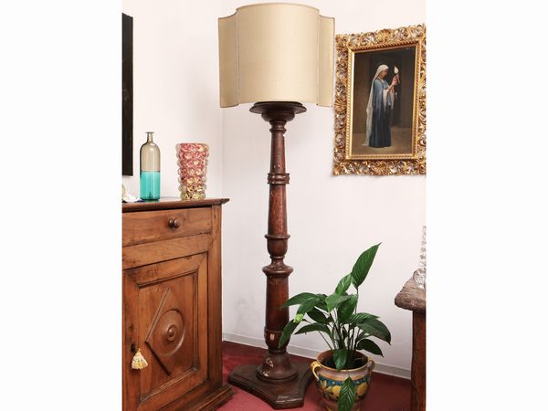 Piantana a torciera in legno tenero  - Asta La casa moderna  - Associazione Nazionale - Case d'Asta italiane