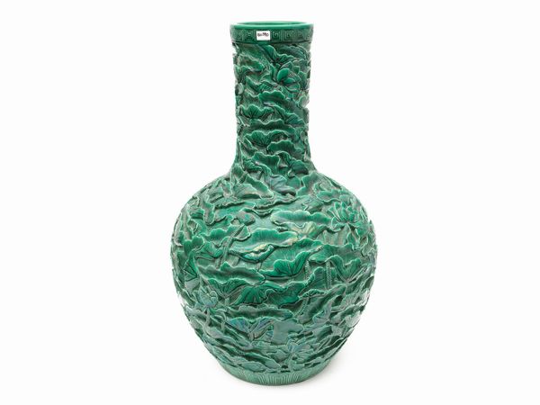 Grande vaso a bulbo in ceramica invetriata verde smeraldo  - Asta La casa moderna  - Associazione Nazionale - Case d'Asta italiane