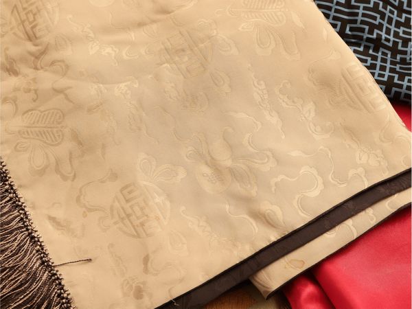 Abbigliamento etnico  - Asta La casa moderna  - Associazione Nazionale - Case d'Asta italiane