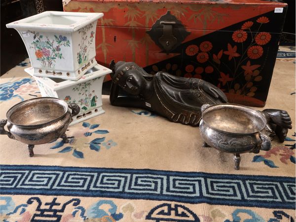 Assortimento di curiosit orientali  - Asta La casa moderna  - Associazione Nazionale - Case d'Asta italiane