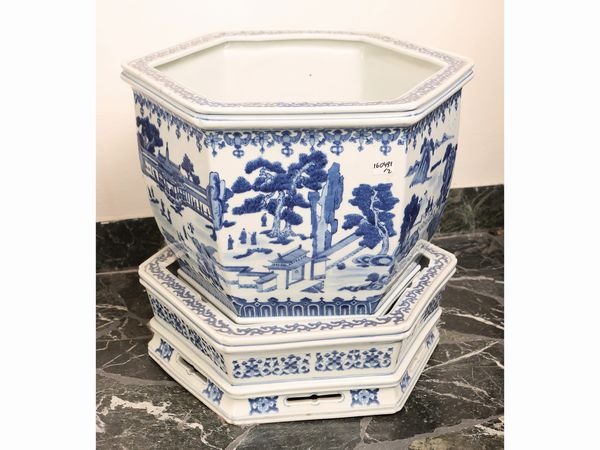 Coppia di portavasi in porcellana, Cina XX secolo  - Asta La casa moderna  - Associazione Nazionale - Case d'Asta italiane