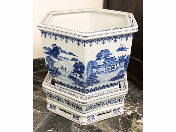 Coppia di portavasi in porcellana, Cina XX secolo  - Asta La casa moderna  - Associazione Nazionale - Case d'Asta italiane