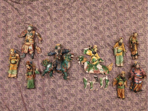 Gruppo di nove figure in terracotta invetriata, Cina  - Asta La casa moderna  - Associazione Nazionale - Case d'Asta italiane