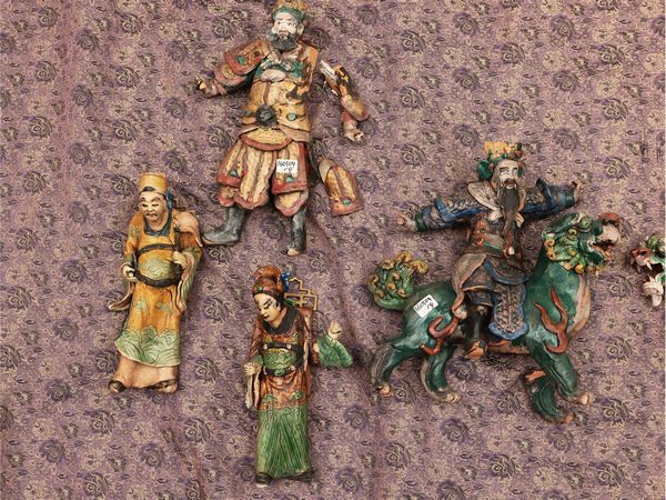 Gruppo di nove figure in terracotta invetriata, Cina  - Asta La casa moderna  - Associazione Nazionale - Case d'Asta italiane
