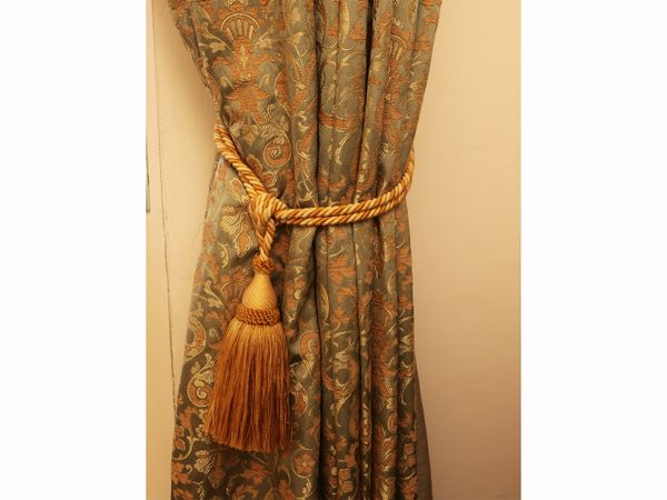 Coppia di tende in tessuto damascato  - Asta La casa moderna  - Associazione Nazionale - Case d'Asta italiane