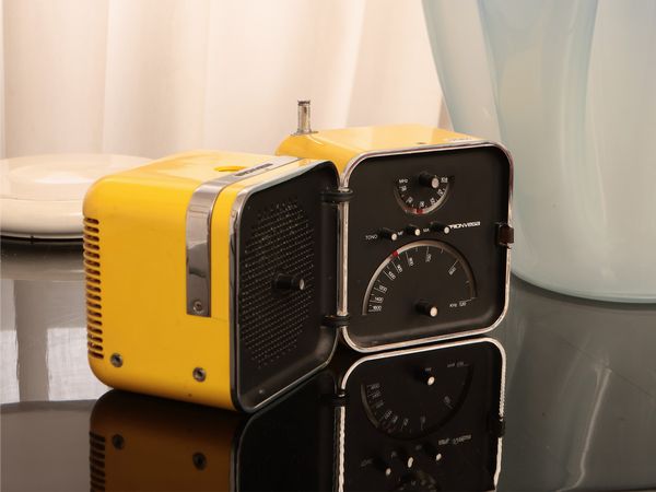 Radio Cubo TS 522, Marco Zanuso e Richard Sapper per Brionvega  - Asta La casa moderna  - Associazione Nazionale - Case d'Asta italiane