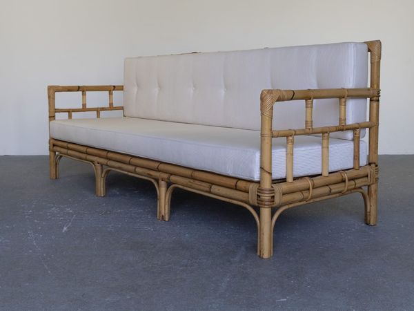 Divano a tre posti  - Asta La casa moderna  - Associazione Nazionale - Case d'Asta italiane