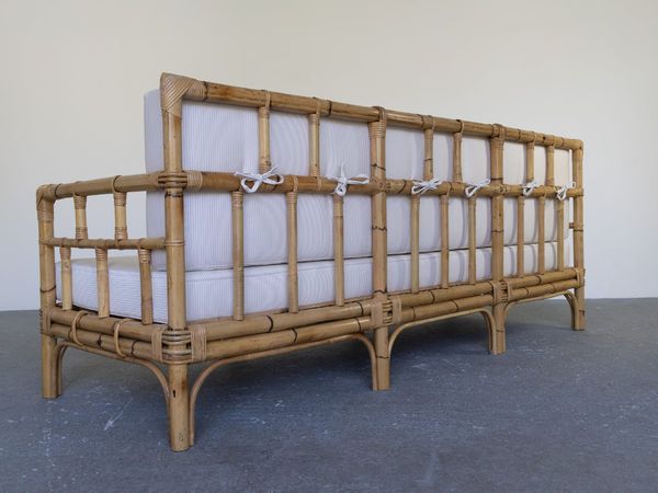 Divano a tre posti  - Asta La casa moderna  - Associazione Nazionale - Case d'Asta italiane