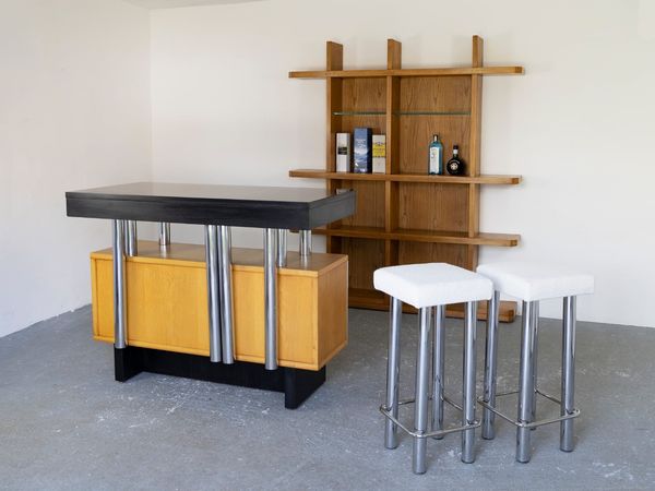 Mobile bar in frassino con due sgabelli in cromo  - Asta La casa moderna  - Associazione Nazionale - Case d'Asta italiane
