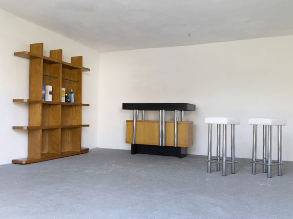 Mobile bar in frassino con due sgabelli in cromo  - Asta La casa moderna  - Associazione Nazionale - Case d'Asta italiane