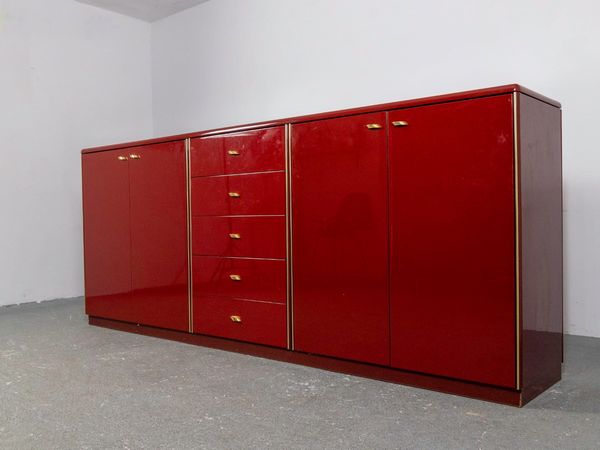 Credenza  laccata rossa  - Asta La casa moderna  - Associazione Nazionale - Case d'Asta italiane