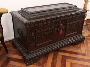 Cassapanca ad urna in noce di gusto eclettico  - Asta La casa moderna  - Associazione Nazionale - Case d'Asta italiane