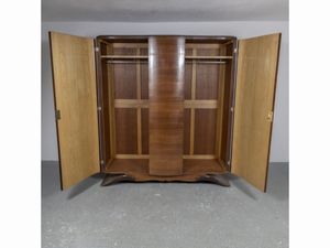 Armadio a due ante in noce  - Asta La casa moderna  - Associazione Nazionale - Case d'Asta italiane