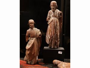 Cinque figure lignee, probabile Arte orientale  - Asta La casa moderna  - Associazione Nazionale - Case d'Asta italiane