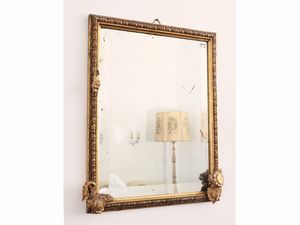 Piccola specchiera in legno intagliato e dorato  - Asta La casa moderna  - Associazione Nazionale - Case d'Asta italiane